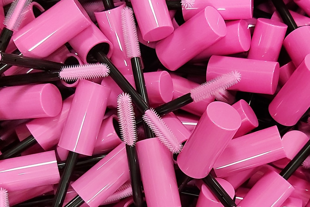 Cosmetic packaging assembly